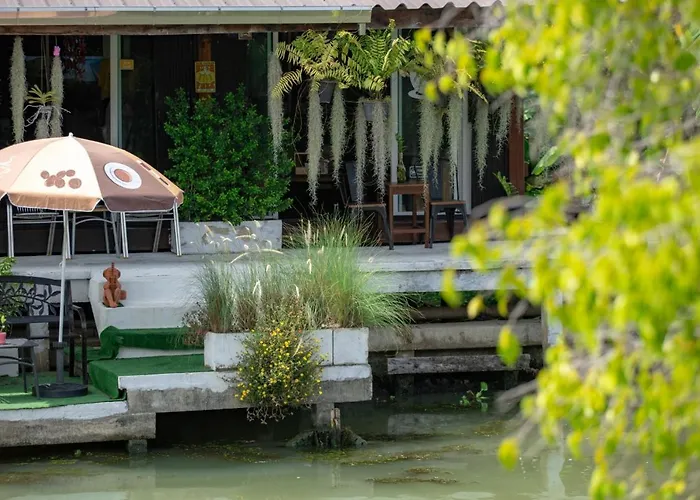 บ้านพัก Reuan Vilawan 3*