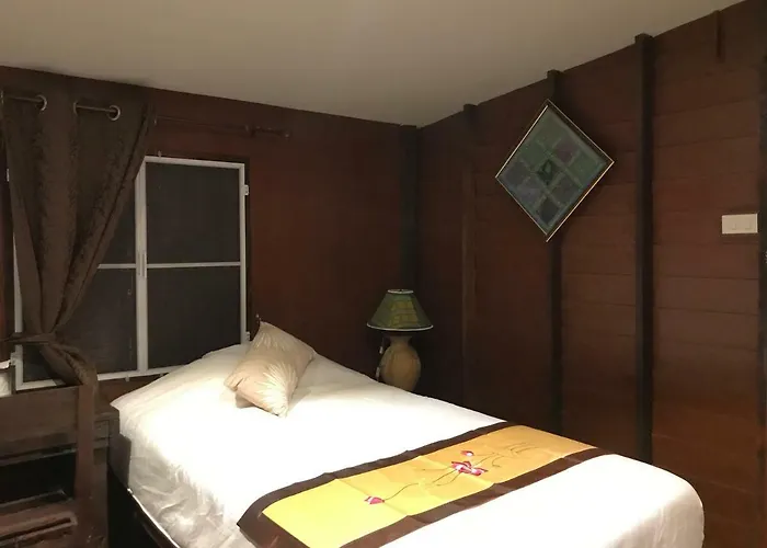 Reuan Vilawan บ้านพัก 3*