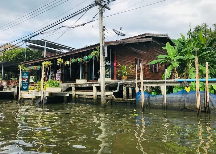Reuan Vilawan บ้านพัก 3*